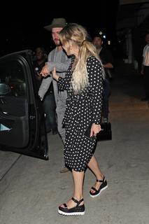 Kate Hudson feet photo thumbnail