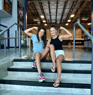 Karolina Kowalkiewicz feet photo thumbnail