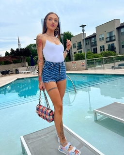 Victoria Waldrip feet photo thumbnail