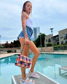 Victoria Waldrip feet photo thumbnail
