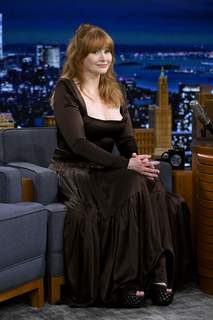 Bryce Dallas Howard feet photo thumbnail