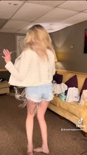 Debbie Gibson feet photo thumbnail
