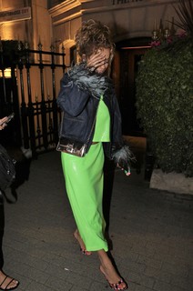 Rita Ora feet photo thumbnail