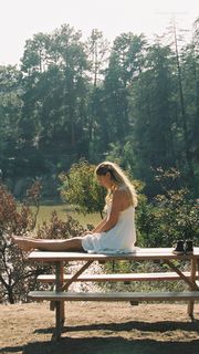 Alexis Ren feet photo thumbnail