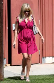 Reese Witherspoon feet photo thumbnail