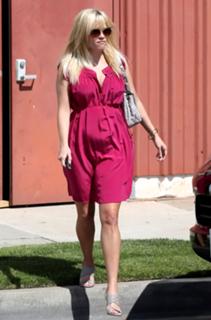 Reese Witherspoon feet photo thumbnail