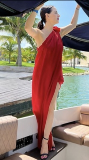 Claudia Lizaldi feet photo thumbnail