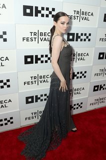 Dove Cameron feet photo thumbnail