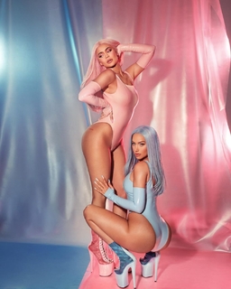 Kylie Jenner feet photo thumbnail