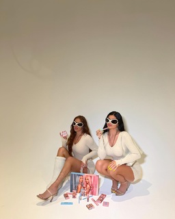 Kylie Jenner feet photo thumbnail