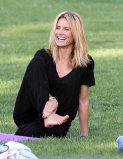 Heidi Klum feet photo thumbnail