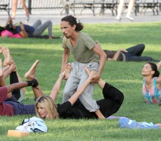 Heidi Klum feet photo thumbnail