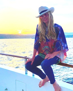 Sonya Kraus feet photo thumbnail