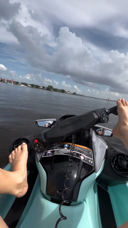 Amanda Cerny feet photo thumbnail