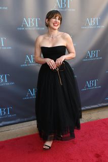 Anna Chlumsky feet photo 5