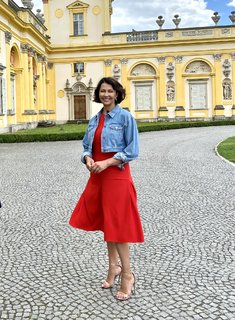 Anna Popek feet photo thumbnail