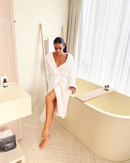 Lea Michele feet photo thumbnail