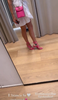 Giorgia Palmas feet photo thumbnail