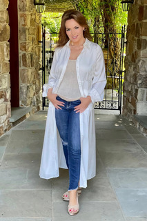 Lisa Robertson feet photo thumbnail