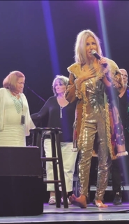 Debbie Gibson feet photo thumbnail