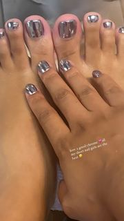 Halle Bailey feet photo thumbnail