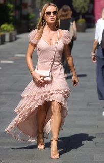 Amanda Holden feet photo thumbnail