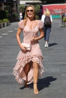 Amanda Holden feet photo thumbnail