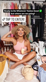 Jessie James Decker feet photo thumbnail