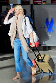 Cameron Diaz feet photo thumbnail