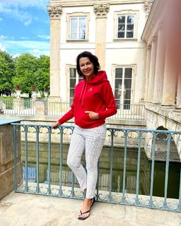 Anna Popek feet photo thumbnail