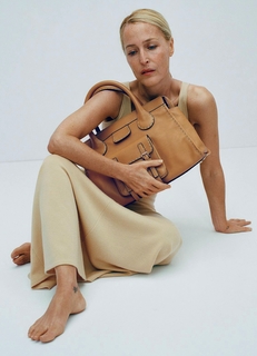 Gillian Anderson feet photo thumbnail