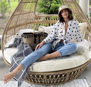 Klaudia Halejcio feet photo thumbnail