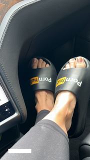 Lisa Rinna feet photo thumbnail