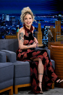 Halsey feet photo thumbnail