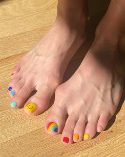Chloë Grace Moretz feet photo thumbnail