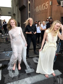 Elle Fanning feet photo thumbnail