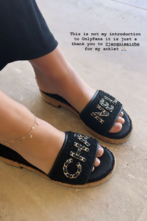 Camila Morrone feet photo thumbnail