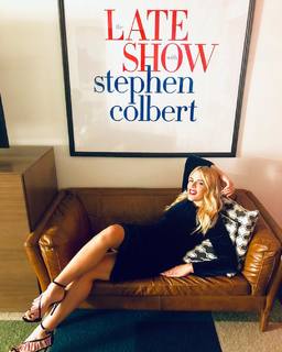 Busy Philipps feet photo thumbnail