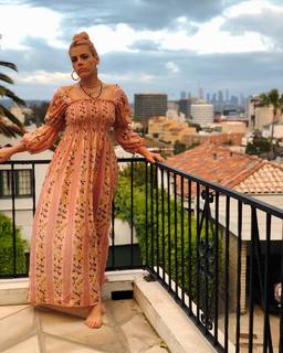 Busy Philipps feet photo thumbnail