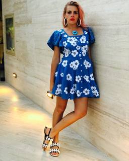 Busy Philipps feet photo thumbnail