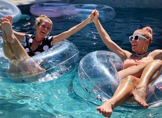 Busy Philipps feet photo thumbnail