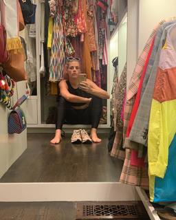 Busy Philipps feet photo thumbnail