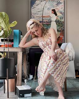 Busy Philipps feet photo thumbnail