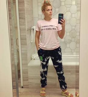 Busy Philipps feet photo thumbnail