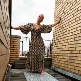 Busy Philipps feet photo thumbnail