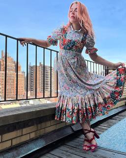 Busy Philipps feet photo thumbnail