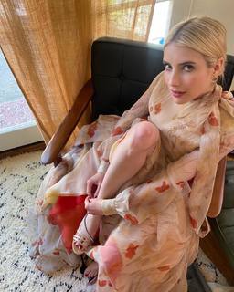 Emma Roberts feet photo thumbnail