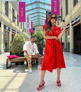 Giorgia Palmas feet photo thumbnail