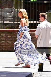 Nicky Rothschild feet photo thumbnail
