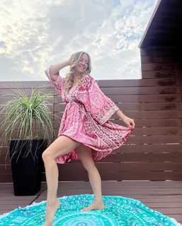 Andrea Legarreta feet photo thumbnail